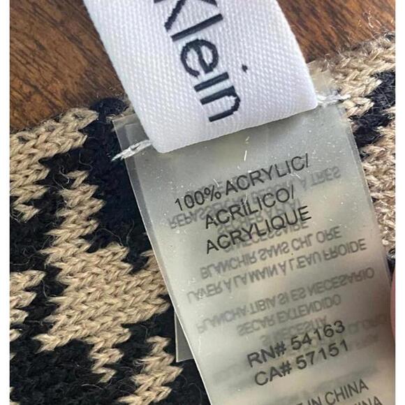 Calvin Klein Houndstooth Knit Scarf - Picture 11 of 14